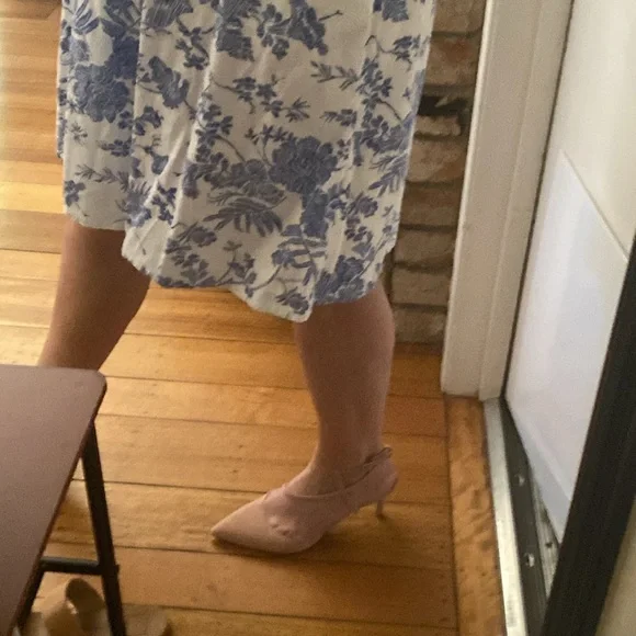 INC blush suede pumps - Picture 6 of 11